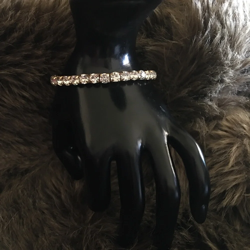 Vintage large clear rhinestone stretch bracelet - Picture 3 of 7